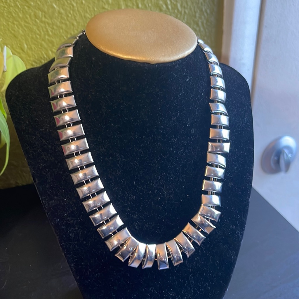 Silver Tone Links Necklace